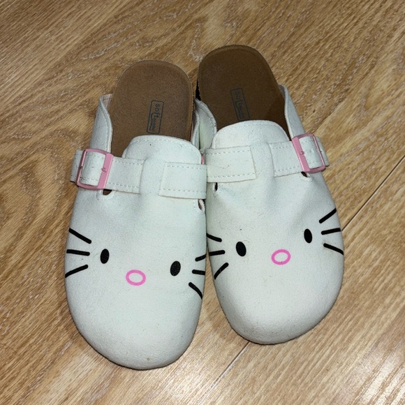 Hello Kitty Clogs - Picture 1 of 4